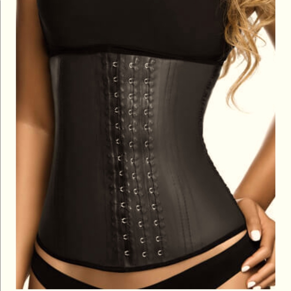 Very aggressive latex waist trainer fully lined in cotton . Kim K loves these